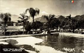 fotin hotel pool bw